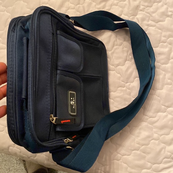 Hand bag, accessories bag - Picture 3 of 7